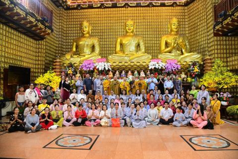 Mùa xuân thắt chặt tình đồng tu pháp lữ