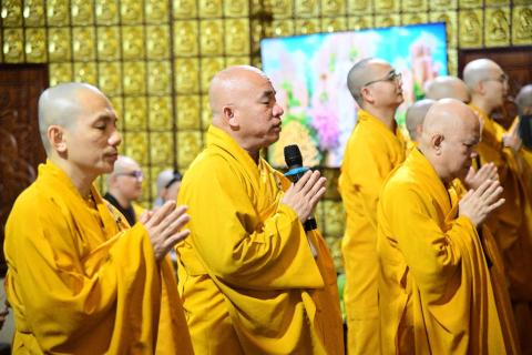 LÀM MỚI THÂN TÂM ĐÓN MỪNG PHẬT ĐẢN