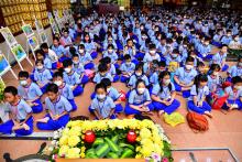 Đến chùa tu học Phật - Trẻ em thật chăm ngoan