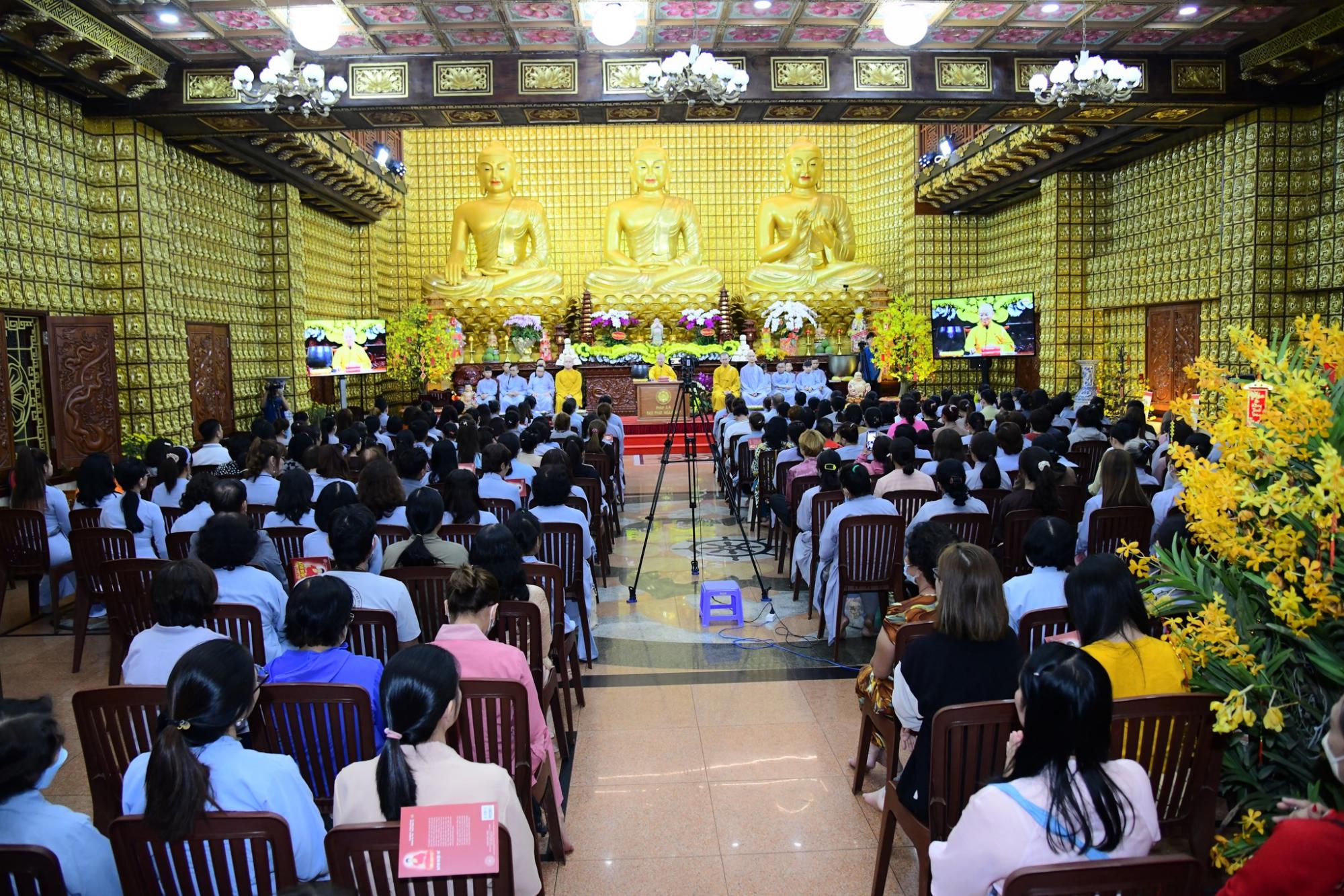 Trang nghiêm lễ cầu an đầu năm tại chùa Giác Ngộ (TP.HCM)