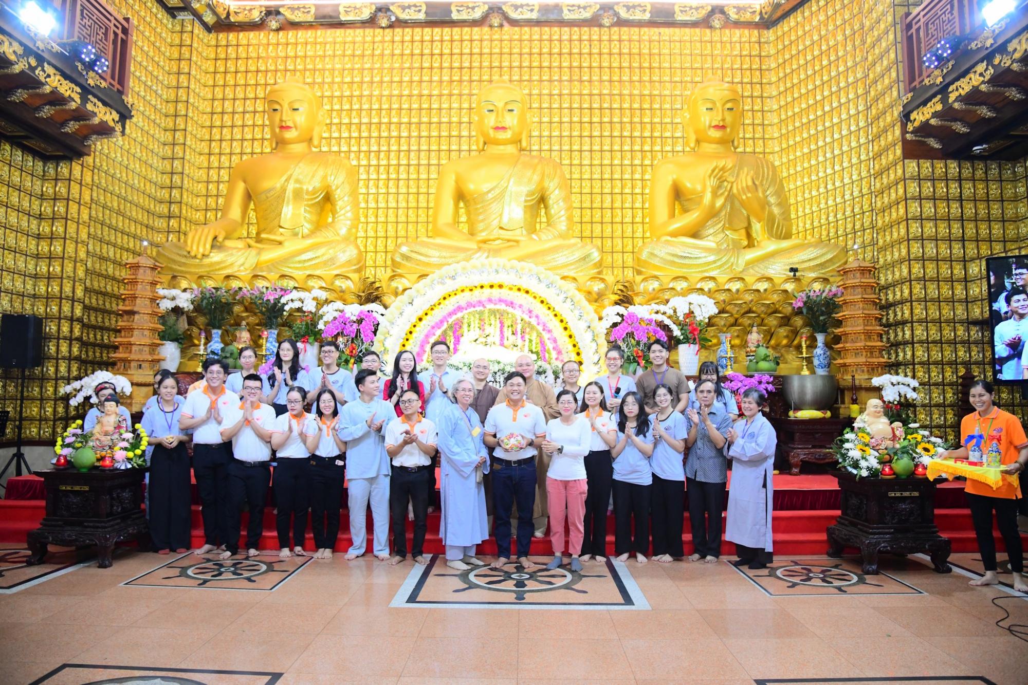 Sôi nổi khóa tu Tuổi trẻ hướng Phật chùa Giác Ngộ