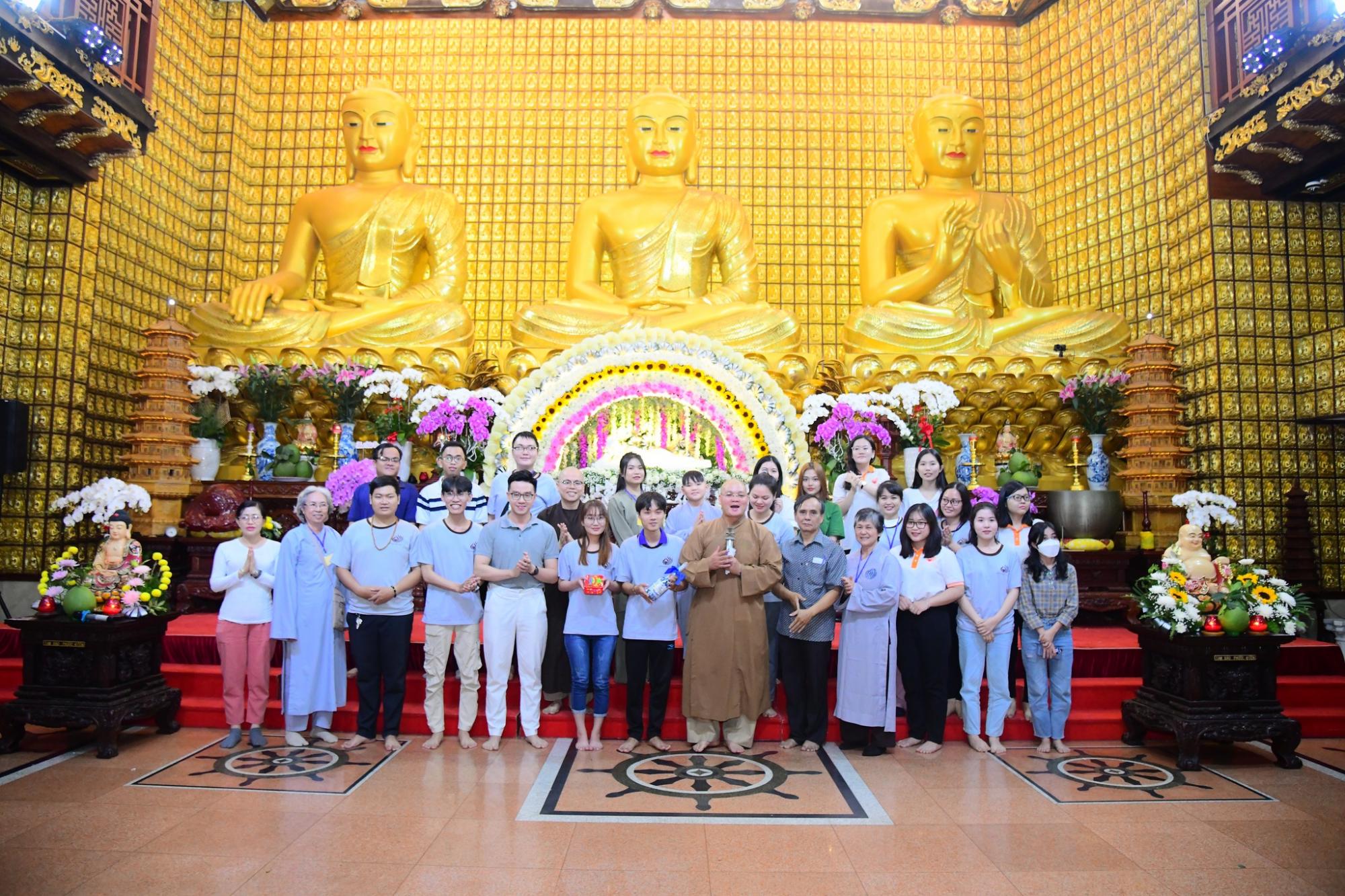 Sôi nổi khóa tu Tuổi trẻ hướng Phật chùa Giác Ngộ