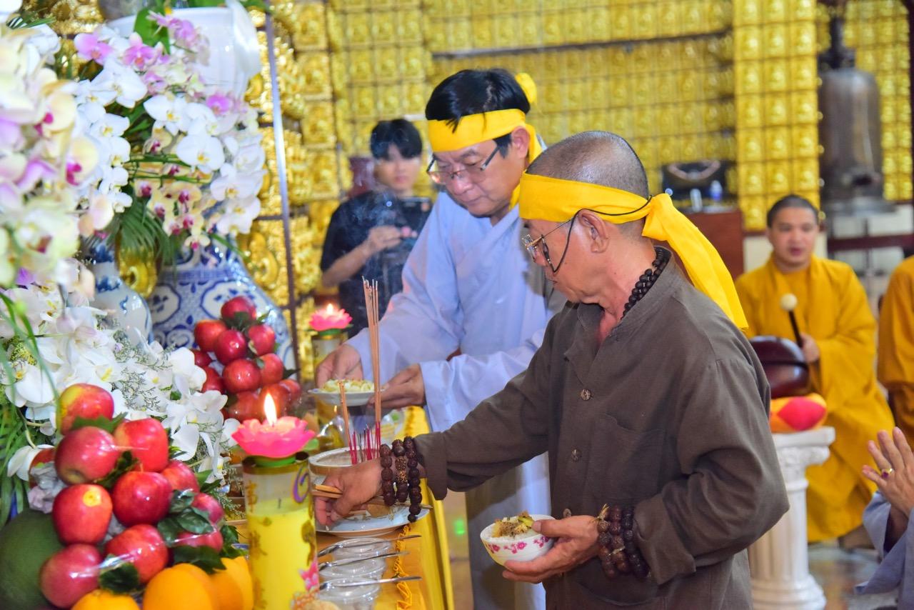 Tuần thất thứ 4 thân sinh Thầy Nhật Từ