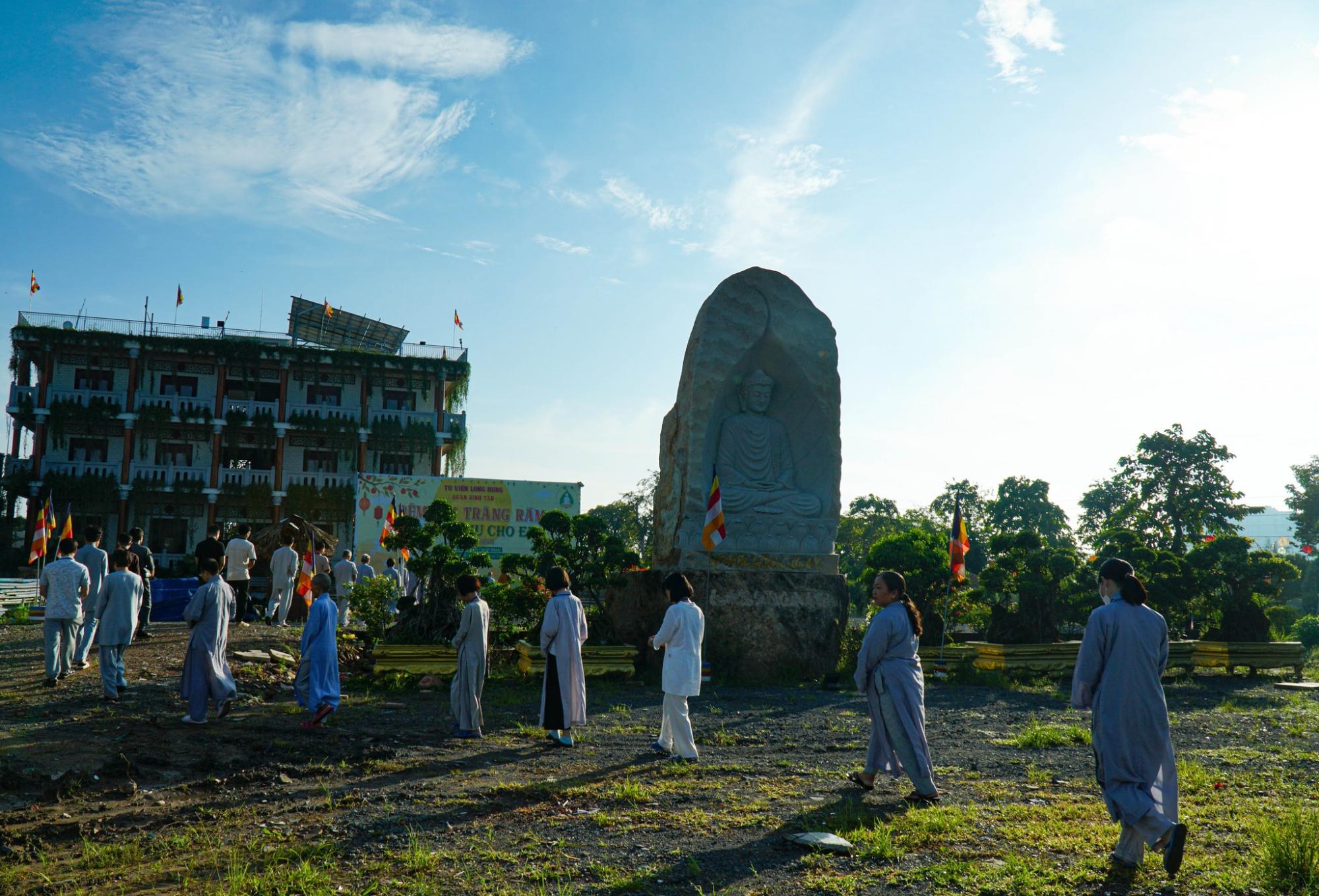  Khóa tu Thiền Vipassana lần 8 tại Tu viện Long Hưng