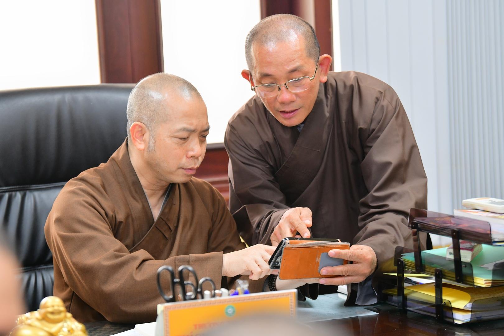 Ban Giáo dục Phật giáo TP.HCM triển khai công tác thiết trí xe hoa chào mừng Phật đản PL 2567, DL 2023