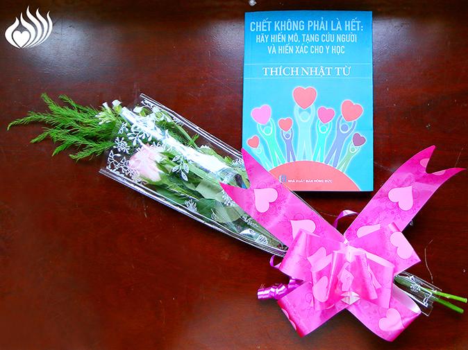 Quà Tặng Đặc Biệt  Chết Không Phải Là Hết: Hãy Hiến Mô, Tạng Cứu Người Và Hiến Xác Cho Y Học (HX2018)