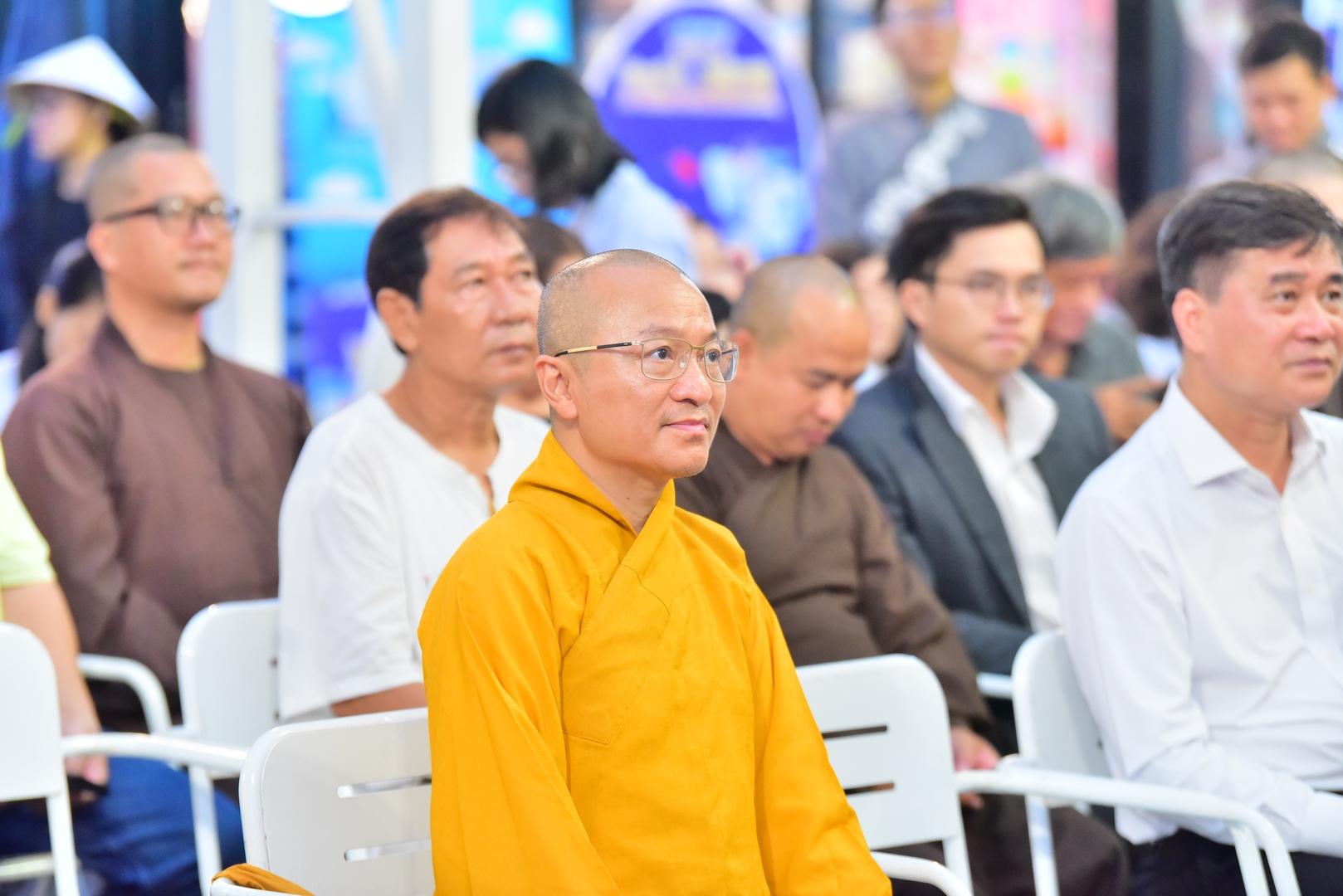 Khai mạc Triển lãm ảnh nghệ thuật "Phật giáo vì hoà bình"